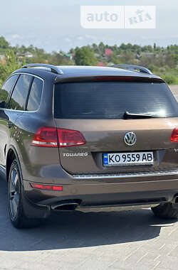 Внедорожник / Кроссовер Volkswagen Touareg 2012 в Хусте