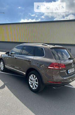 Внедорожник / Кроссовер Volkswagen Touareg 2014 в Киеве