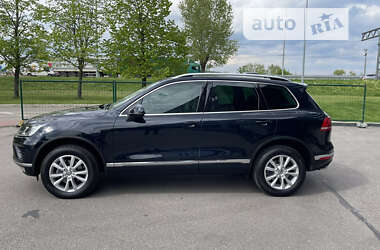 Внедорожник / Кроссовер Volkswagen Touareg 2015 в Киеве