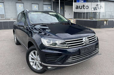 Позашляховик / Кросовер Volkswagen Touareg 2015 в Києві