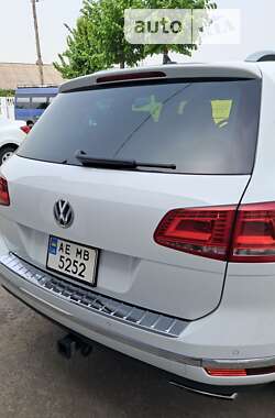 Внедорожник / Кроссовер Volkswagen Touareg 2017 в Днепре