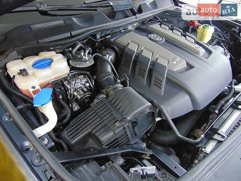 Позашляховик / Кросовер Volkswagen Touareg 2012 в Дніпрі