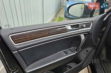 Позашляховик / Кросовер Volkswagen Touareg 2014 в 