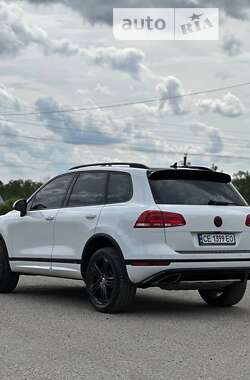 Внедорожник / Кроссовер Volkswagen Touareg 2015 в Черновцах