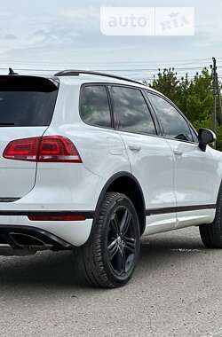 Внедорожник / Кроссовер Volkswagen Touareg 2015 в Черновцах