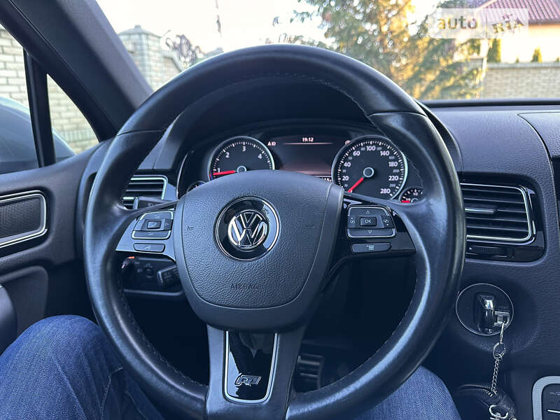 Внедорожник / Кроссовер Volkswagen Touareg 2017 в Тернополе