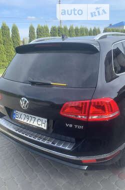 Внедорожник / Кроссовер Volkswagen Touareg 2015 в Дунаевцах