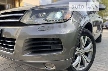 Внедорожник / Кроссовер Volkswagen Touareg 2012 в Каменец-Подольском