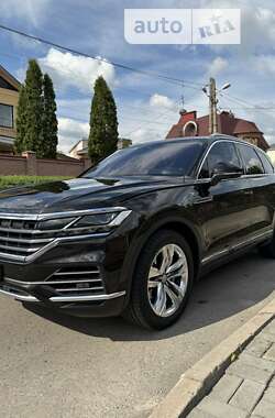 Внедорожник / Кроссовер Volkswagen Touareg 2018 в Сумах