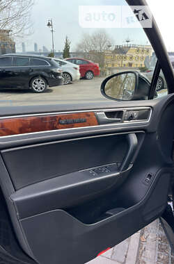 Внедорожник / Кроссовер Volkswagen Touareg 2012 в Киеве