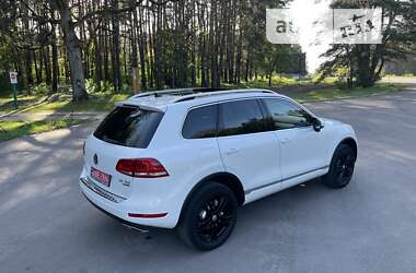 Позашляховик / Кросовер Volkswagen Touareg 2014 в Рівному