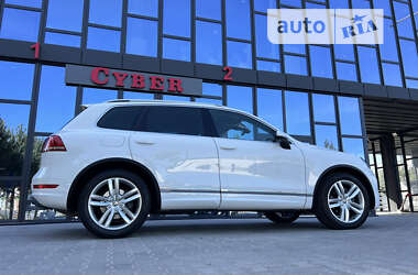 Внедорожник / Кроссовер Volkswagen Touareg 2013 в Ровно