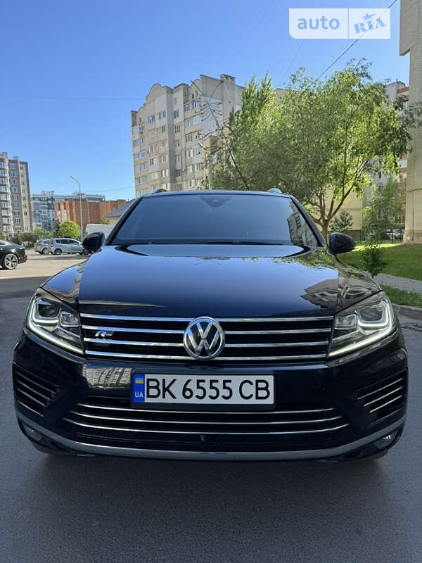 Внедорожник / Кроссовер Volkswagen Touareg 2017 в Луцке