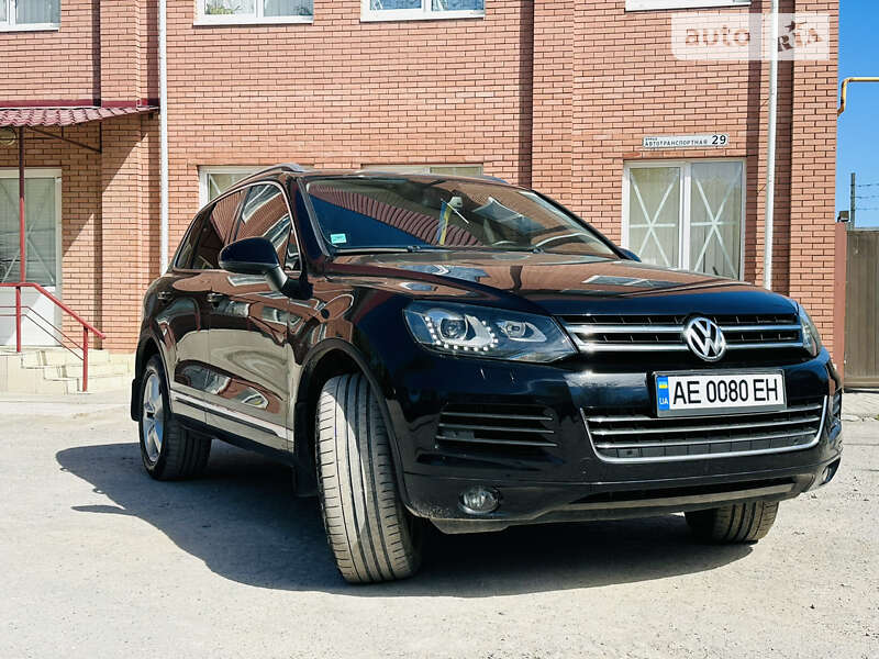 Позашляховик / Кросовер Volkswagen Touareg 2013 в Дніпрі