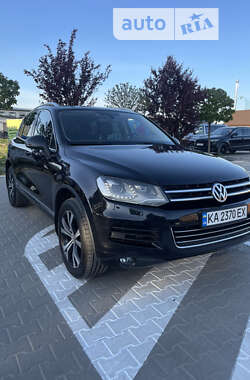 Внедорожник / Кроссовер Volkswagen Touareg 2011 в Софиевской Борщаговке