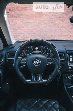 Внедорожник / Кроссовер Volkswagen Touareg 2016 в Черкассах