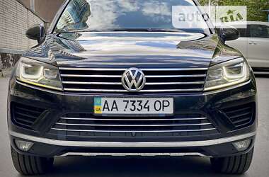 Позашляховик / Кросовер Volkswagen Touareg 2014 в Києві