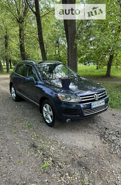 Внедорожник / Кроссовер Volkswagen Touareg 2012 в Харькове