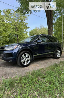 Внедорожник / Кроссовер Volkswagen Touareg 2012 в Харькове