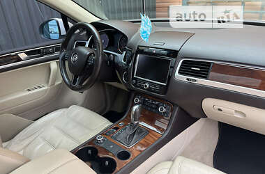 Внедорожник / Кроссовер Volkswagen Touareg 2011 в Киеве