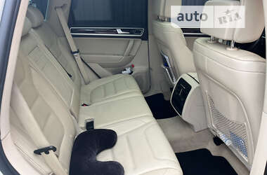 Внедорожник / Кроссовер Volkswagen Touareg 2011 в Киеве