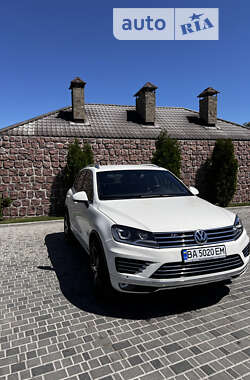 Внедорожник / Кроссовер Volkswagen Touareg 2011 в Кропивницком