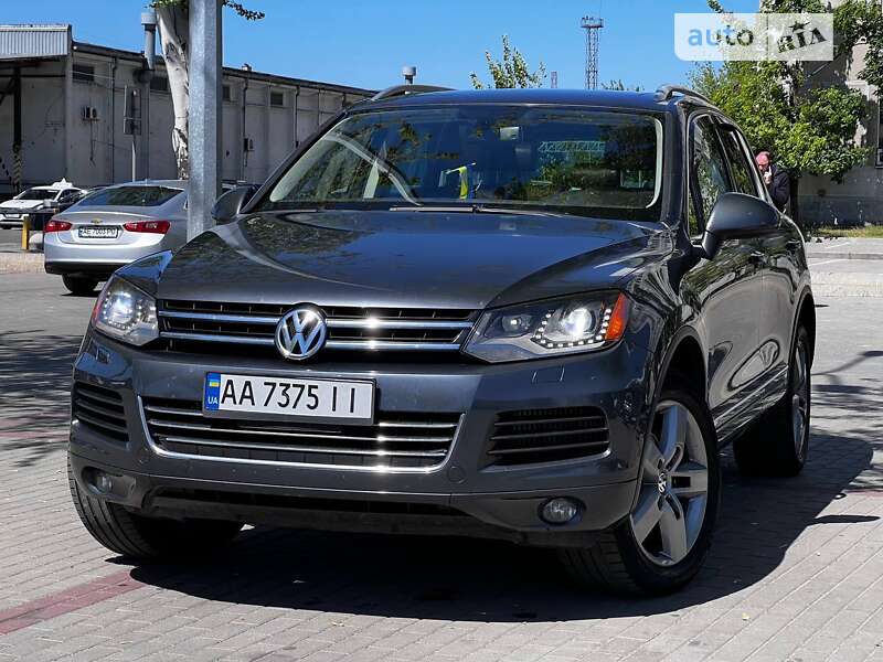 Внедорожник / Кроссовер Volkswagen Touareg 2011 в Днепре