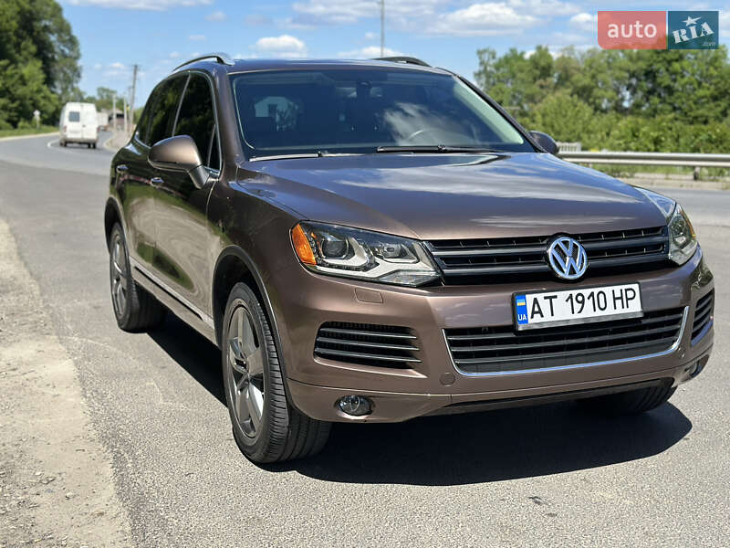 Позашляховик / Кросовер Volkswagen Touareg 2013 в Івано-Франківську