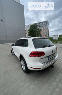 Внедорожник / Кроссовер Volkswagen Touareg 2011 в Киеве