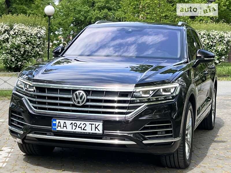 Внедорожник / Кроссовер Volkswagen Touareg 2018 в Киеве