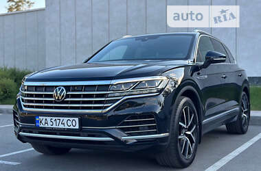 Позашляховик / Кросовер Volkswagen Touareg 2020 в Києві