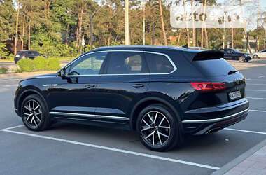 Позашляховик / Кросовер Volkswagen Touareg 2020 в Києві