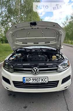 Позашляховик / Кросовер Volkswagen Touareg 2011 в Запоріжжі