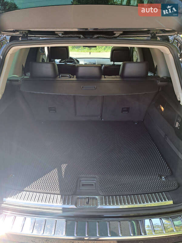 Позашляховик / Кросовер Volkswagen Touareg 2011 в Городенці