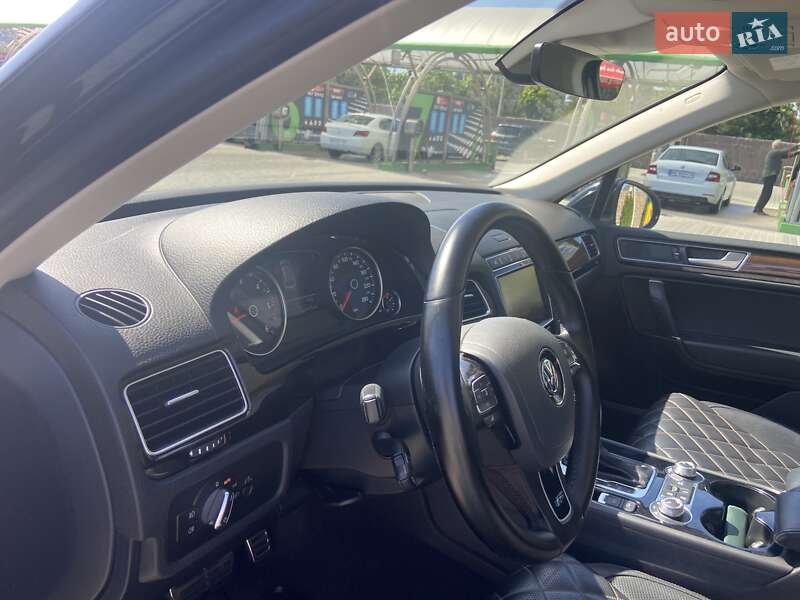 Внедорожник / Кроссовер Volkswagen Touareg 2017 в Кропивницком