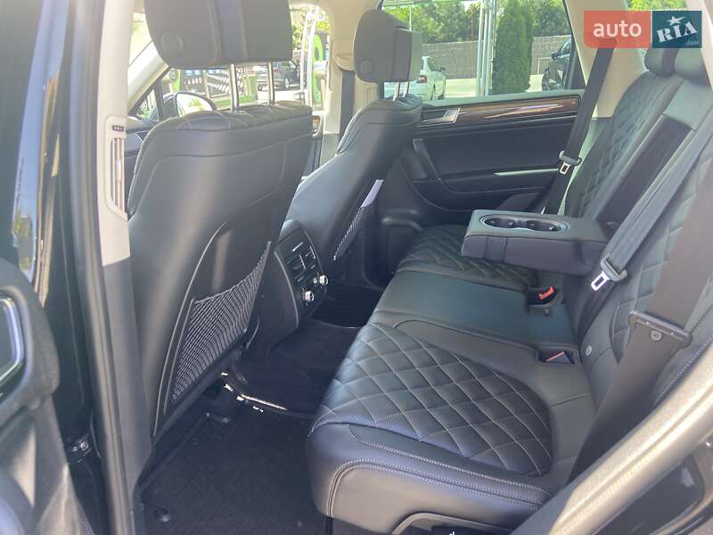 Внедорожник / Кроссовер Volkswagen Touareg 2017 в Кропивницком