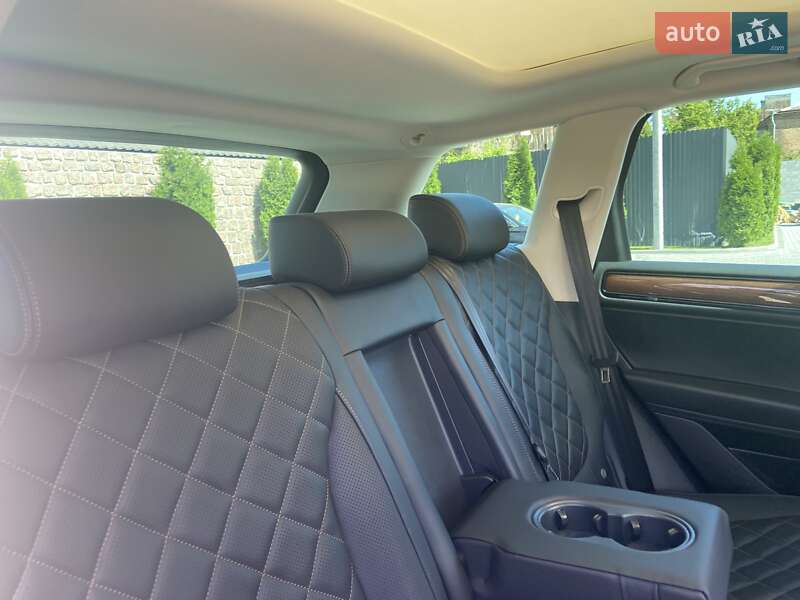 Внедорожник / Кроссовер Volkswagen Touareg 2017 в Кропивницком