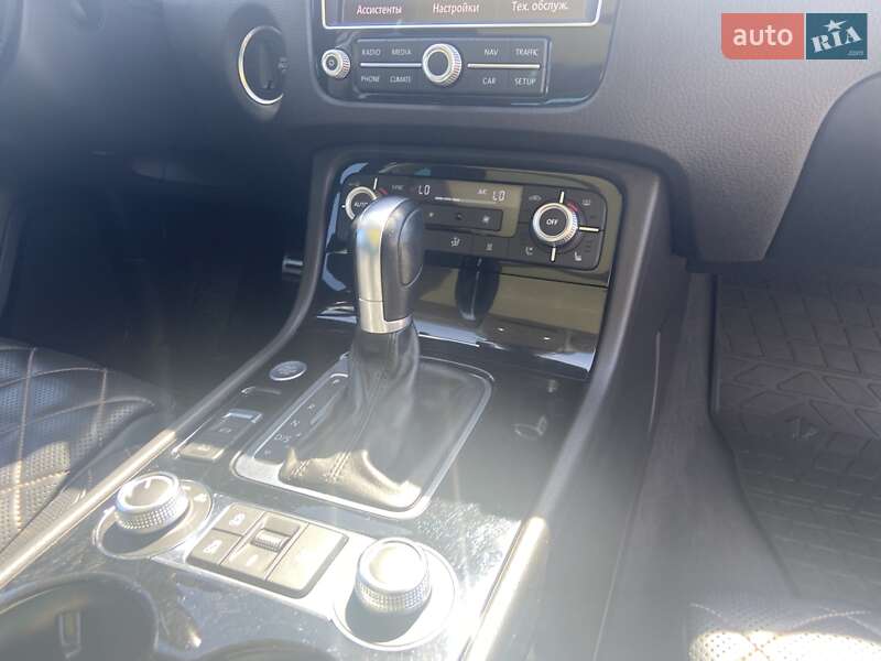 Внедорожник / Кроссовер Volkswagen Touareg 2017 в Кропивницком