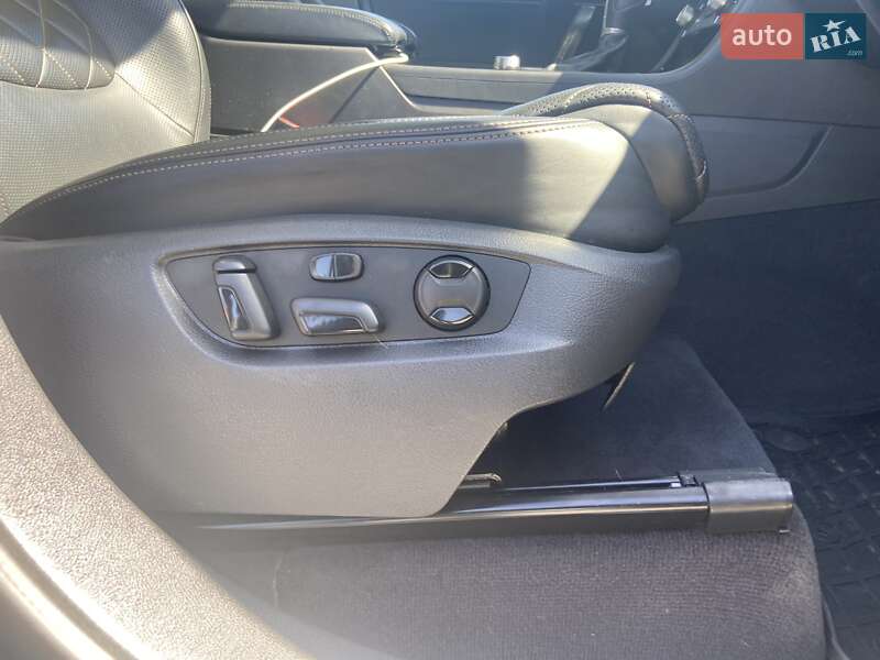 Внедорожник / Кроссовер Volkswagen Touareg 2017 в Кропивницком