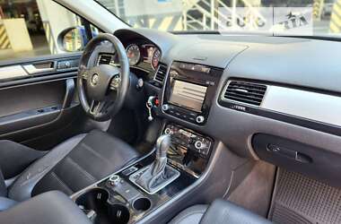 Внедорожник / Кроссовер Volkswagen Touareg 2014 в Киеве