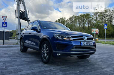 Внедорожник / Кроссовер Volkswagen Touareg 2015 в Луцке