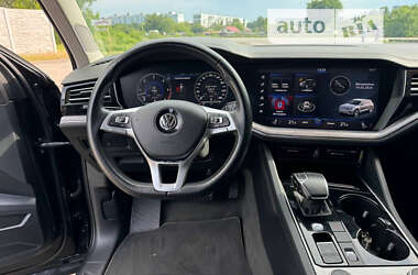 Позашляховик / Кросовер Volkswagen Touareg 2018 в Запоріжжі