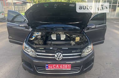 Внедорожник / Кроссовер Volkswagen Touareg 2012 в Лубнах