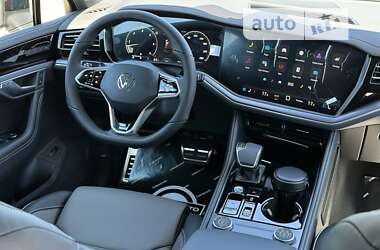 Позашляховик / Кросовер Volkswagen Touareg 2024 в Києві