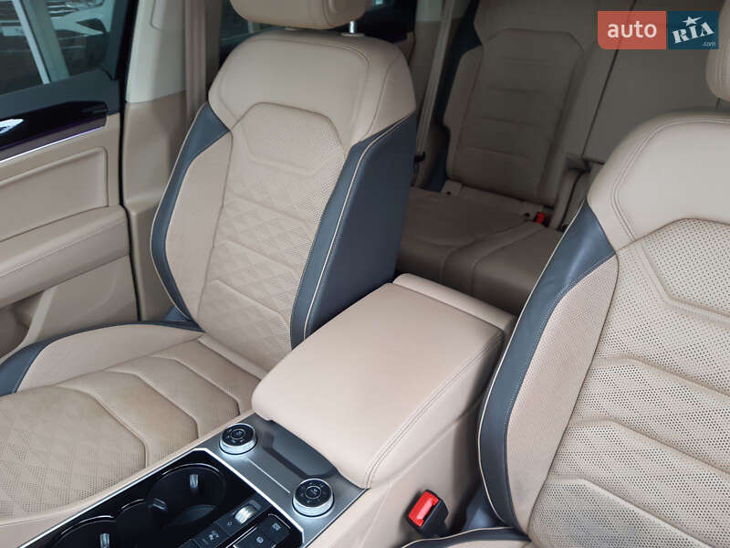 Внедорожник / Кроссовер Volkswagen Touareg 2022 в Днепре