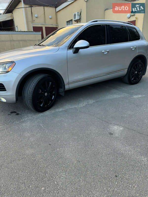 Внедорожник / Кроссовер Volkswagen Touareg 2011 в Кривом Роге