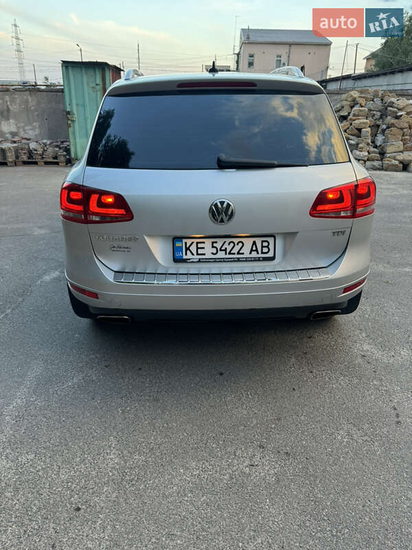 Внедорожник / Кроссовер Volkswagen Touareg 2011 в Кривом Роге