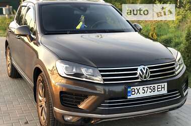 Внедорожник / Кроссовер Volkswagen Touareg 2015 в Шепетовке