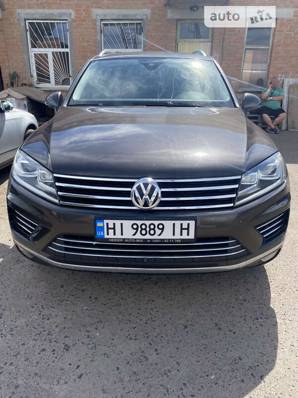 Позашляховик / Кросовер Volkswagen Touareg 2015 в Полтаві