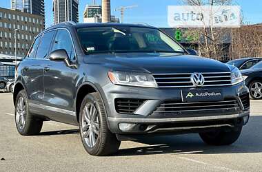 Позашляховик / Кросовер Volkswagen Touareg 2015 в Києві